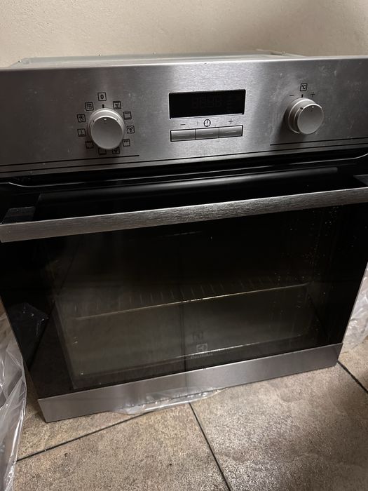 Forno Elétrico Electrolux — Modelo EOC2420BOX
