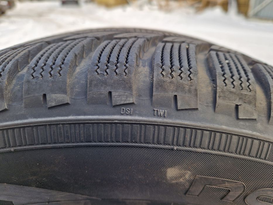 Шини nokian 215/60 r16