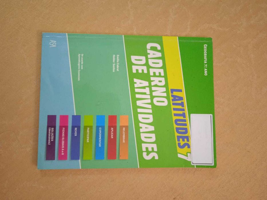 Caderno - Latitudes 7 - Geografia - 7º Ano (COMO NOVO)