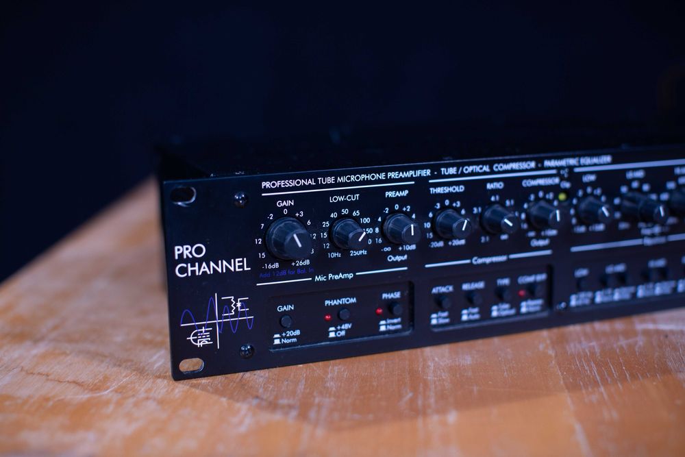 ART Pro Channel  – Pré-amplificador a Válvulas com Compressor e EQ