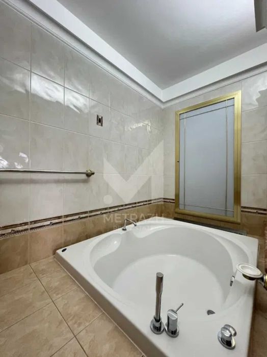 Продам 5 к. квартиру 206 м2 Деревянко Павлово Поле метро 23 Августа