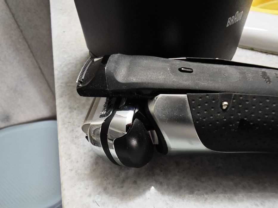 Máquina de Barbear Braun Série 9 - 9090cc + Estação de Limpeza