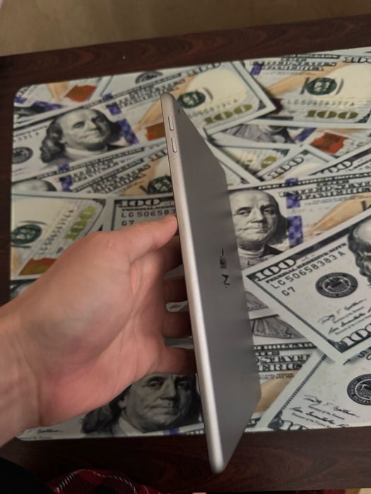 IPad 5 Gen 32Gb Wifi  Планшет Айпад Гарний стан