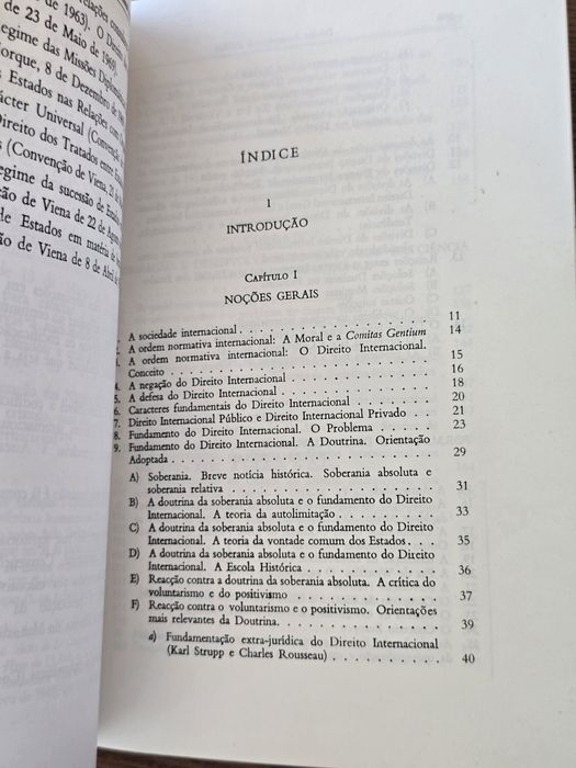 Livros jurídicos / Direito / 1 = 5€ / 10 = 40€