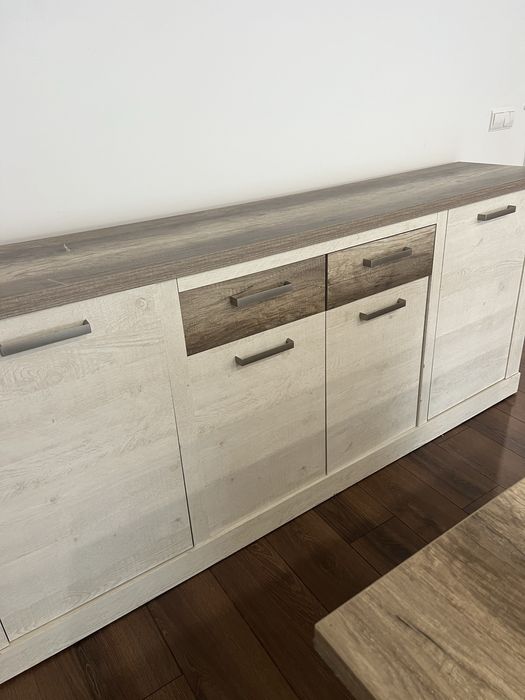 Conjunto sala jantar. Mesa aparador e cadeiras