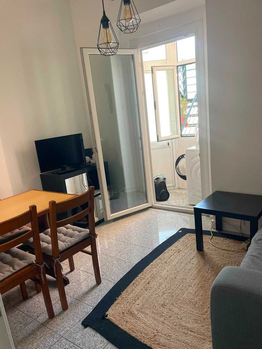 Quarto individual com WC privativo - SUITE - Menina Estudante - Cidade Universitária - Avenidas Novas/ Jardim Zoológico