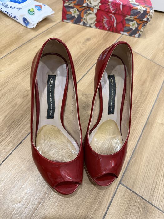 Туфлі лакові Carvari