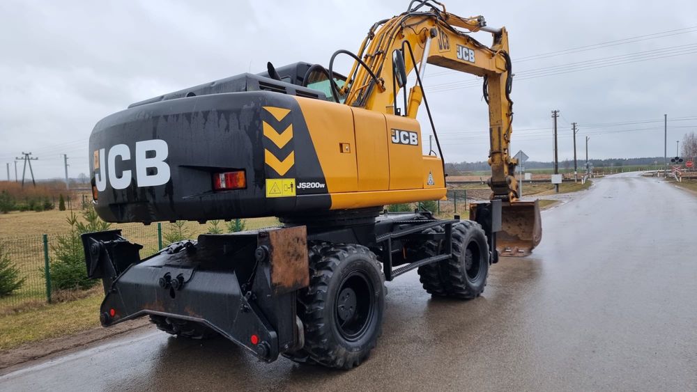 В НАЛИЧИИ ! колесный экскаватор JCB JS 200 W