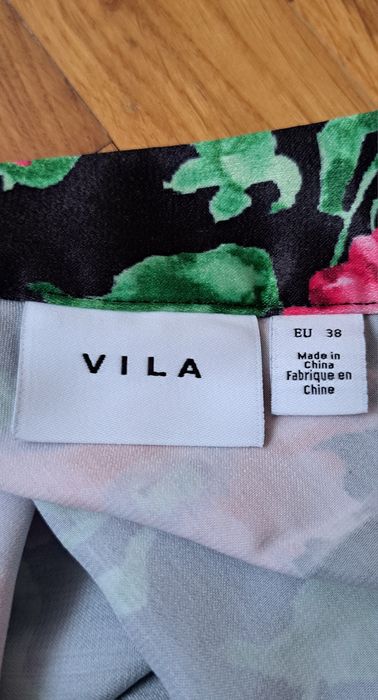 Спідниця VILA, атласна міді, годе,  розмір 36–38, стан нової