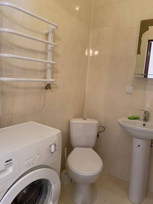 Здається квартира студія в центрі міста  вул.Мельника 10