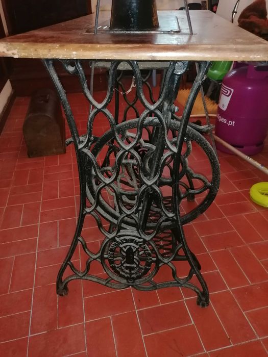 Máquina de Costura Antiga da marca Singer