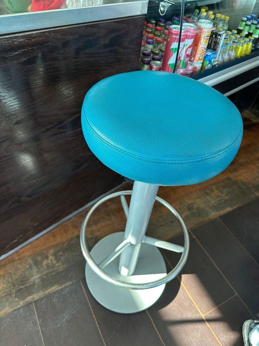 2 mesas e 4 cadeiras