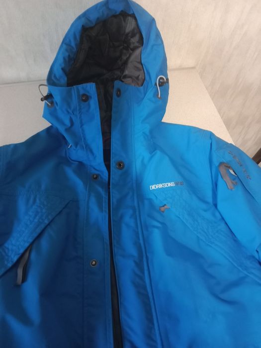Продаю осінню водонепроникну Шведську спортивну куртку