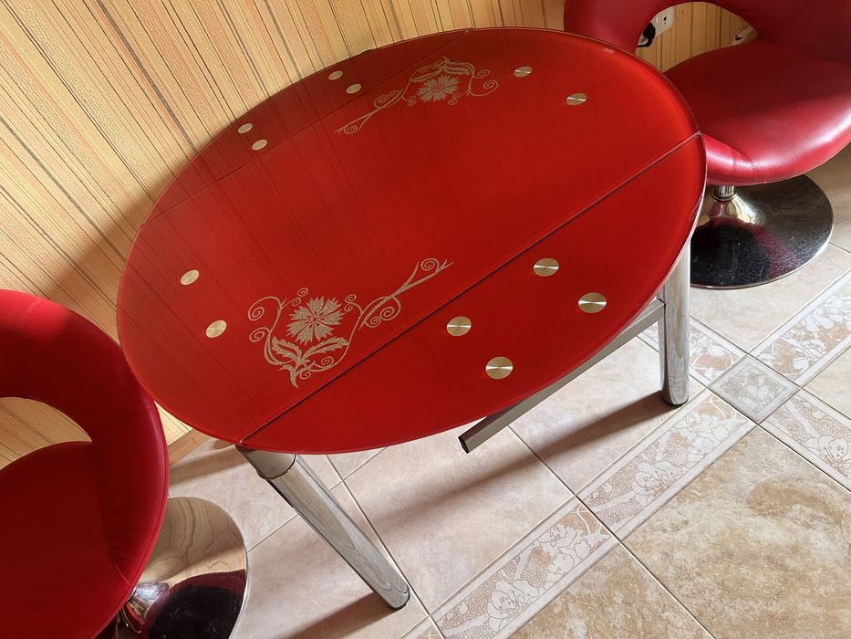 Раскладной кухонный стол и 2 кресла