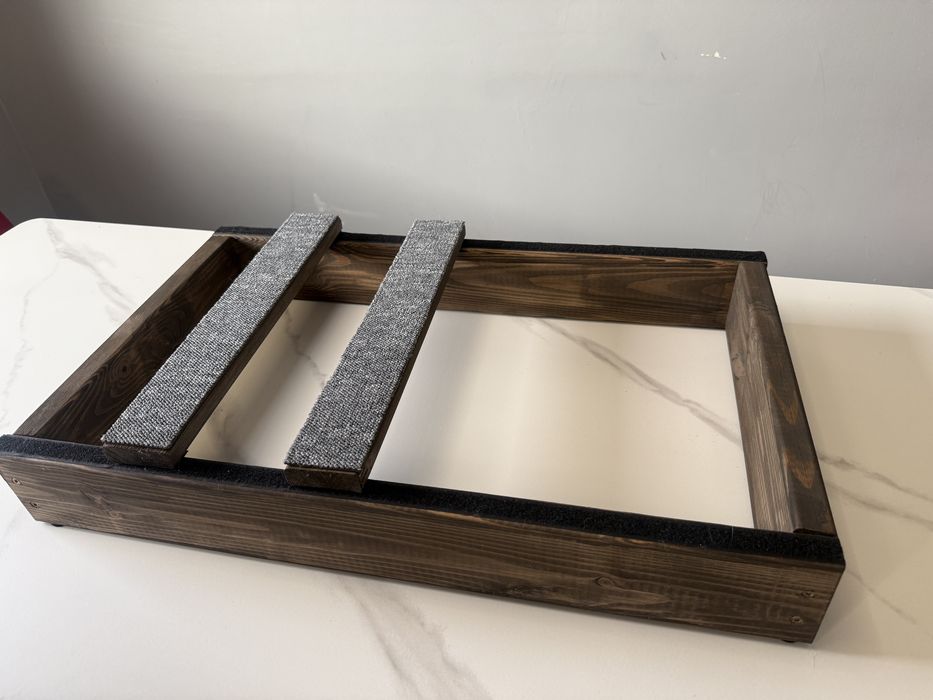 Box pudło do nauki pozycji wystawowej dla psa. Handling stack box