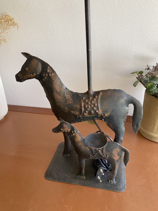 Candeeiro com cavalos em bronze