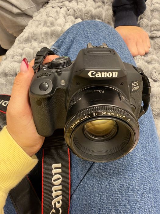 Canon Eos 700D z ladowarka sprawny