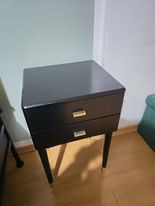 Cama de casal mais 2 mesas de cabeceira