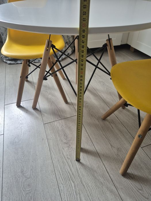 Stolik z krzesełkami