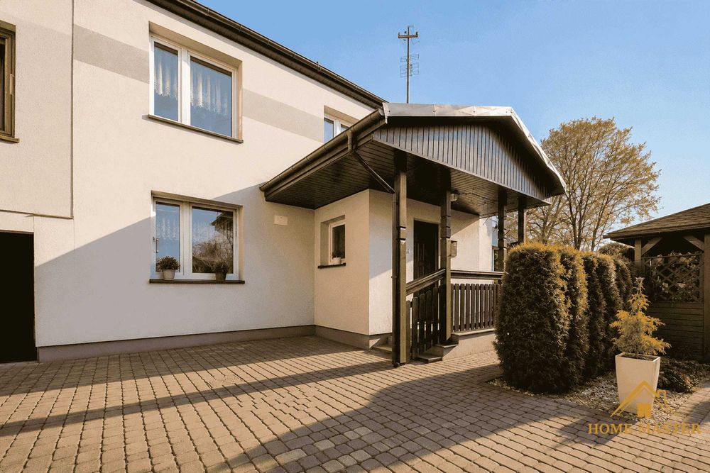 dom z linią brzegową rzeki Wel