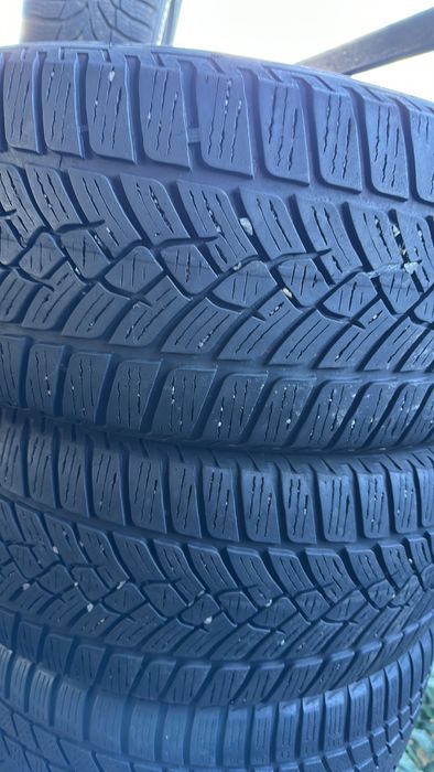 Продам зимові шини б/у 205/55 r17