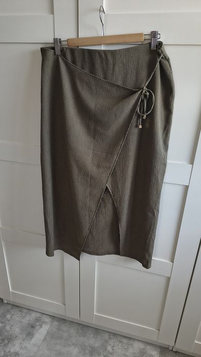 Kopertowa spódniczka midi khaki H&M z wiązaniem L