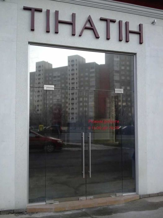 двері розсувні та розпашні зі скла