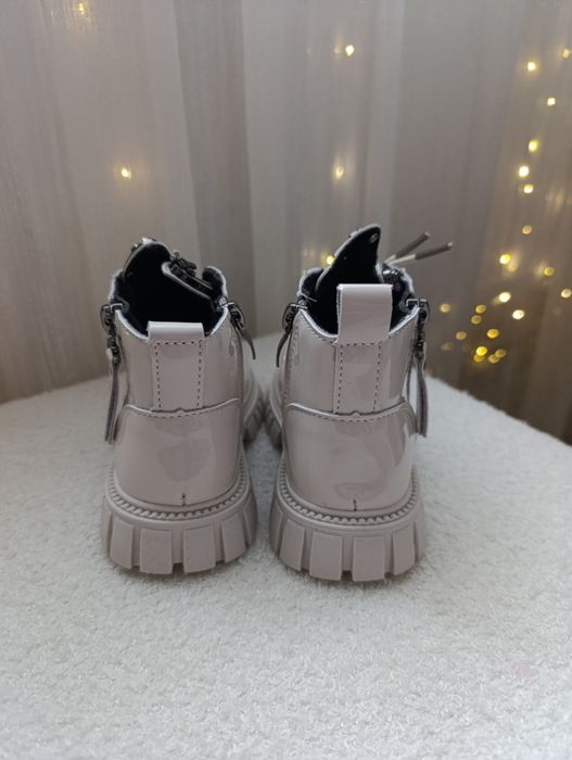 Ботінки для дівчинки черевики розмір 24 26 27