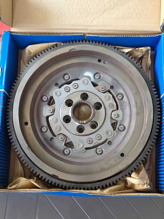 БУ Маховик двухмассовый для VW Tiguan 5N2 03L105266AM, оригинал