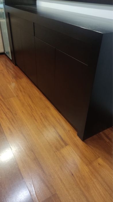 Aparador, garrafeira e espelho