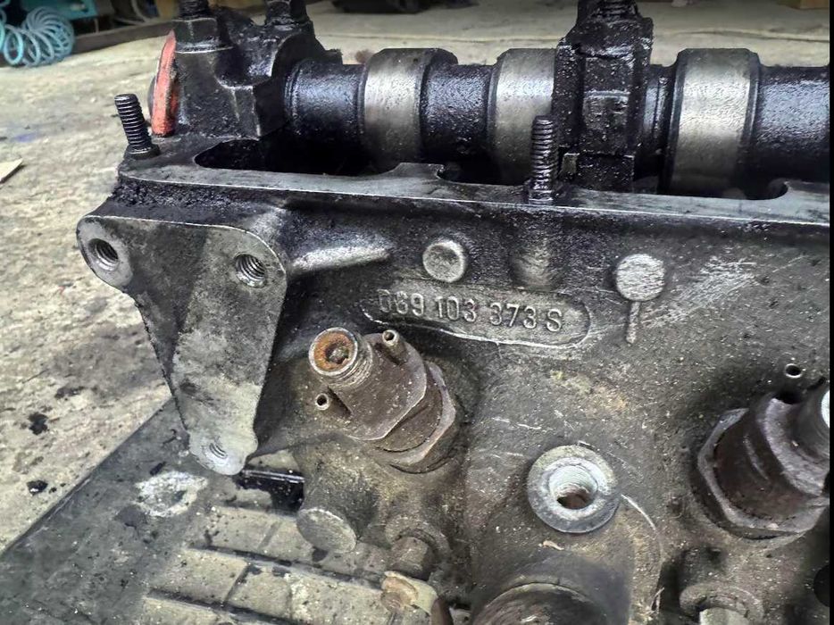 головка блока циліндрів гбц Audi 100 C3 2.0 TD D 069103373S