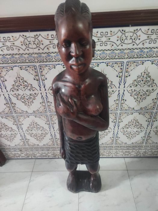 Escultura de madeira artesanal