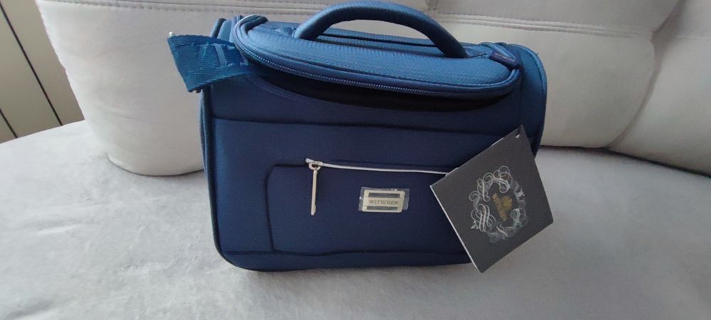 Kosmetyczka ze srebrnym suwakiem