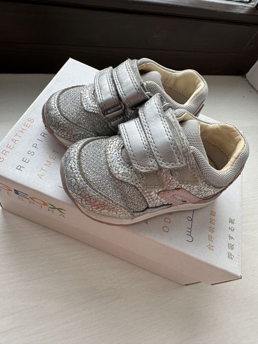 Дитячі кросівки Geox 19 розмір