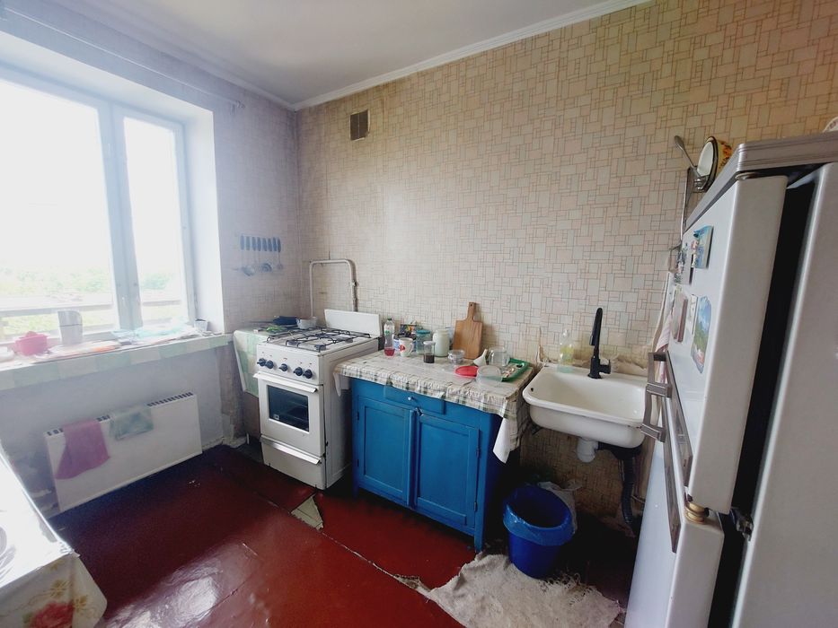 Продаж чотирьохкімнатної квартири.