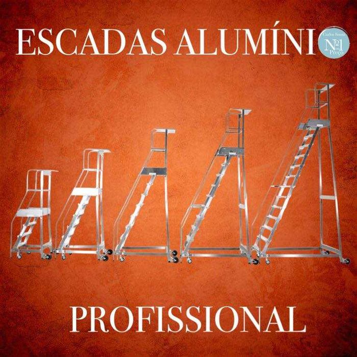 Escadas industriais em alumínio com plataforma de trabalho