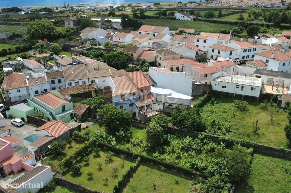 Moradia T3 com quintal - Arrifes