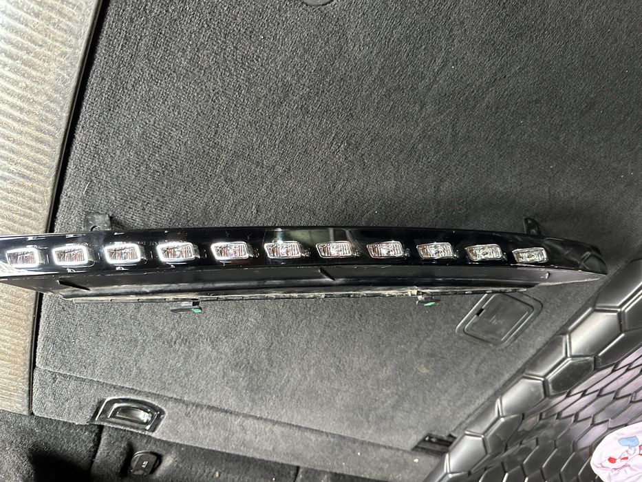 Поворотник Audi Q7 4L Sline11 діодів (Правий) 4L0953042 D