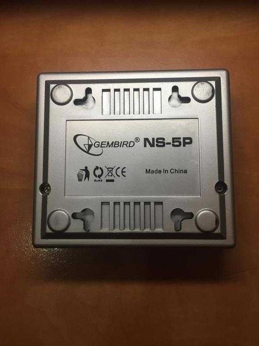Интернет-свитч Коммутатор Gembird  NS-5P  Б/у в рабочем состоянии ,Ха
