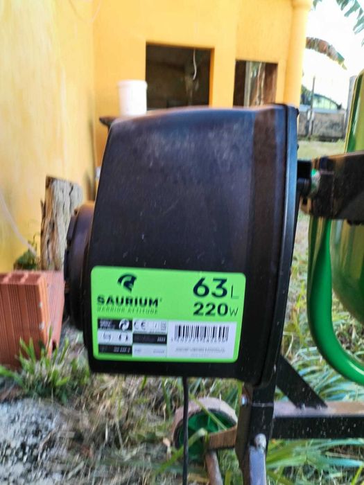 Betoneira de 63L usada apenas uma vez