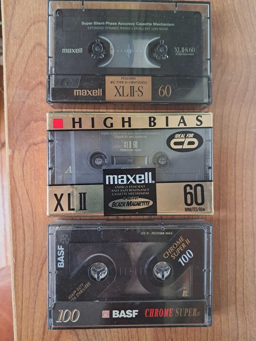 Аудіокасета maxell  tdk basf