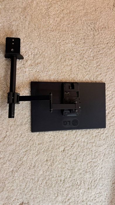 Монитор 60 герц, на кранштейне