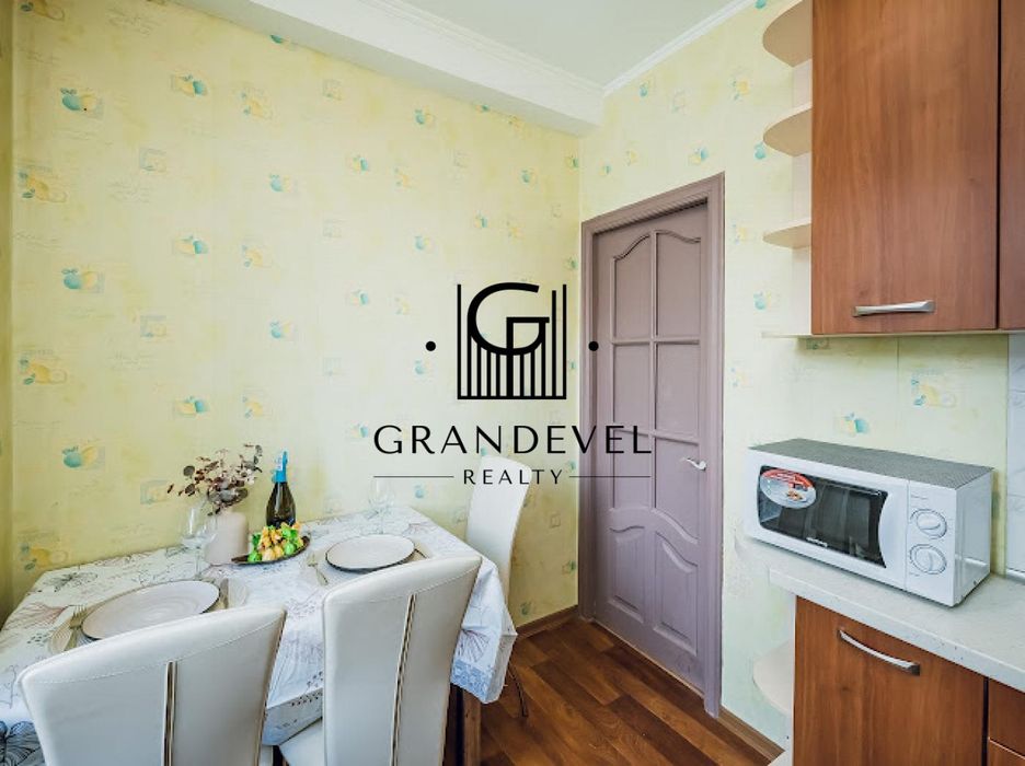 Продам 2к квартиру по вул. Ушинського, Чоколівка, радіоринок, Київ