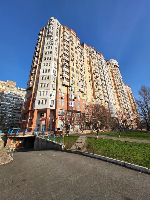 Без% Паркомісця в підземному паркінгу Новобудова метро Академмістечко