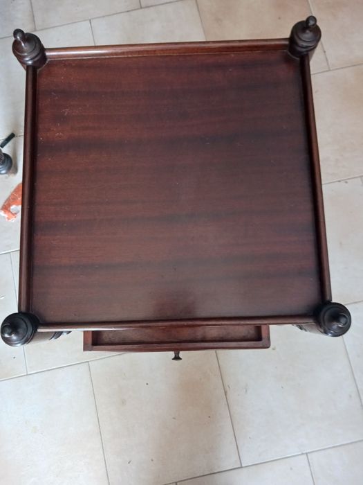 Uma linda mesa de apoio
