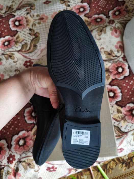 Продам шкіряні черевики Clarks 42.5-43 розмір