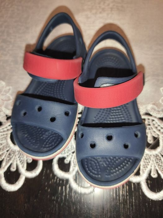 Sandałki crocs 23