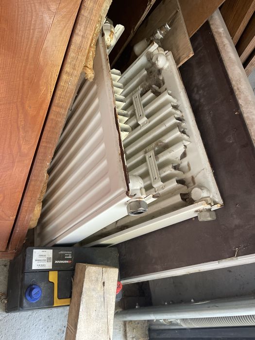 Вживані Натуральні деревяні двері різних рлзмірів, металеві батареі оп