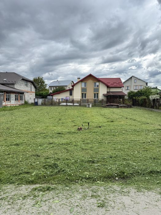 Косіння трави ділянок чагарників