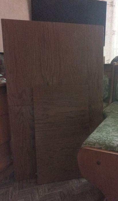 Розсувний дерев'яний стіл